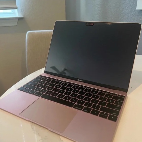 Apple MacBook - Picture 2 of 3